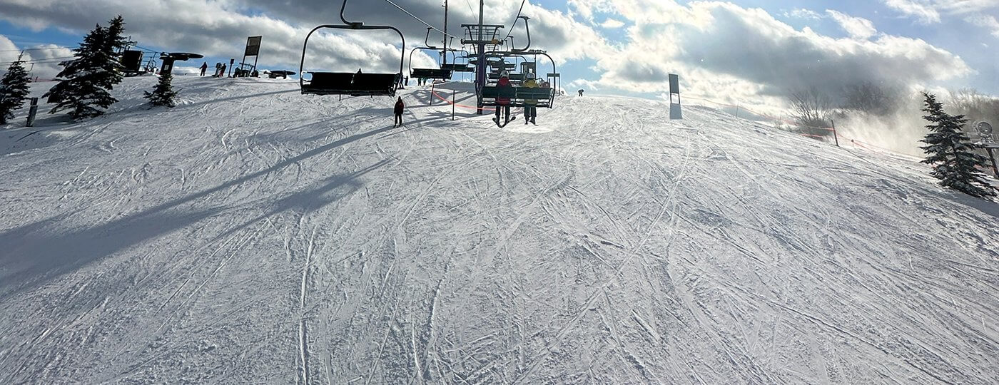 Sunny Skies over the purple chairlift at Schuss Mountain